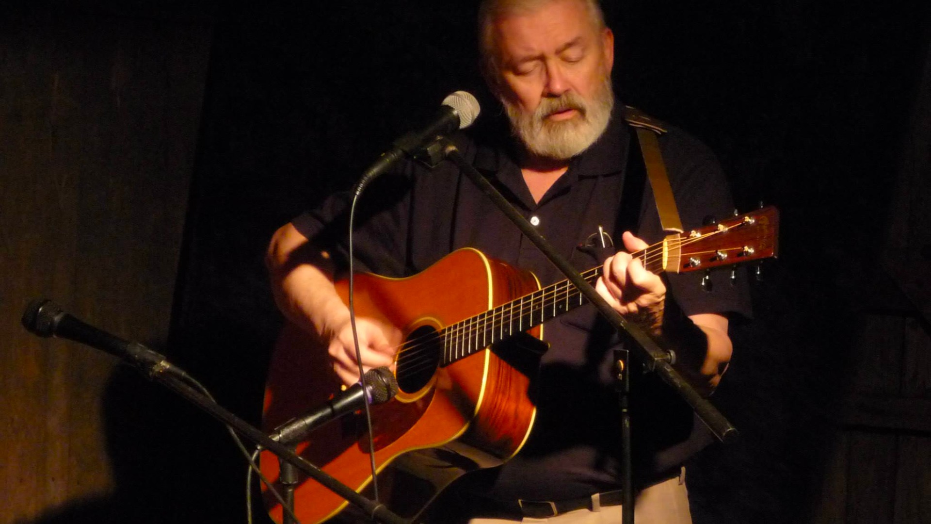 live-local-music-with-phil-ayliffe-elgin-farmers-market